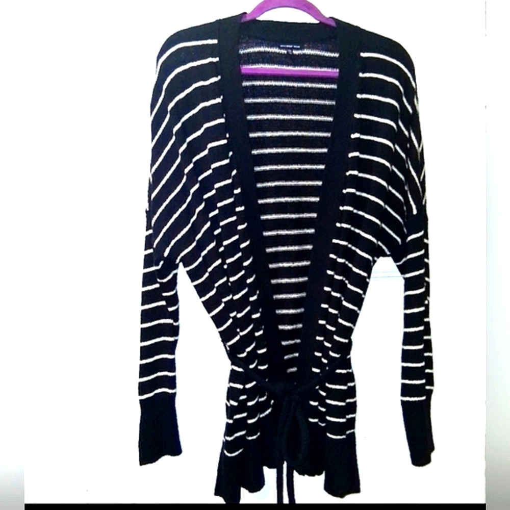 WHO WHAT WEAR BLCK/WHITE OPEN  FRONT, W/ TIE BELT.  CARDIGAN. XXL.